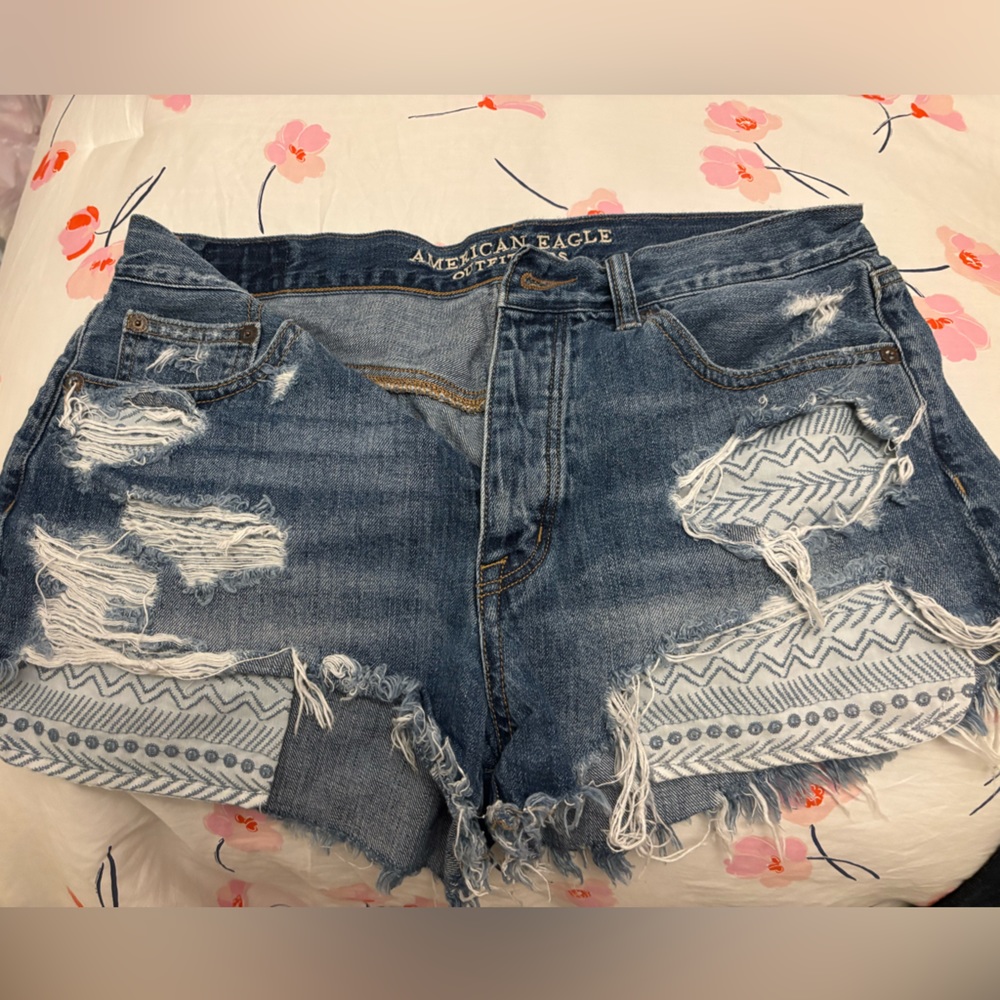 American eagle ripped shorts size 6